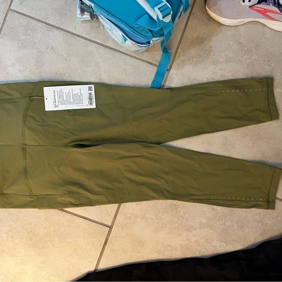 Brand new lululemon size 6 swift speed crop 21 inch pants - Picture 9 of 10